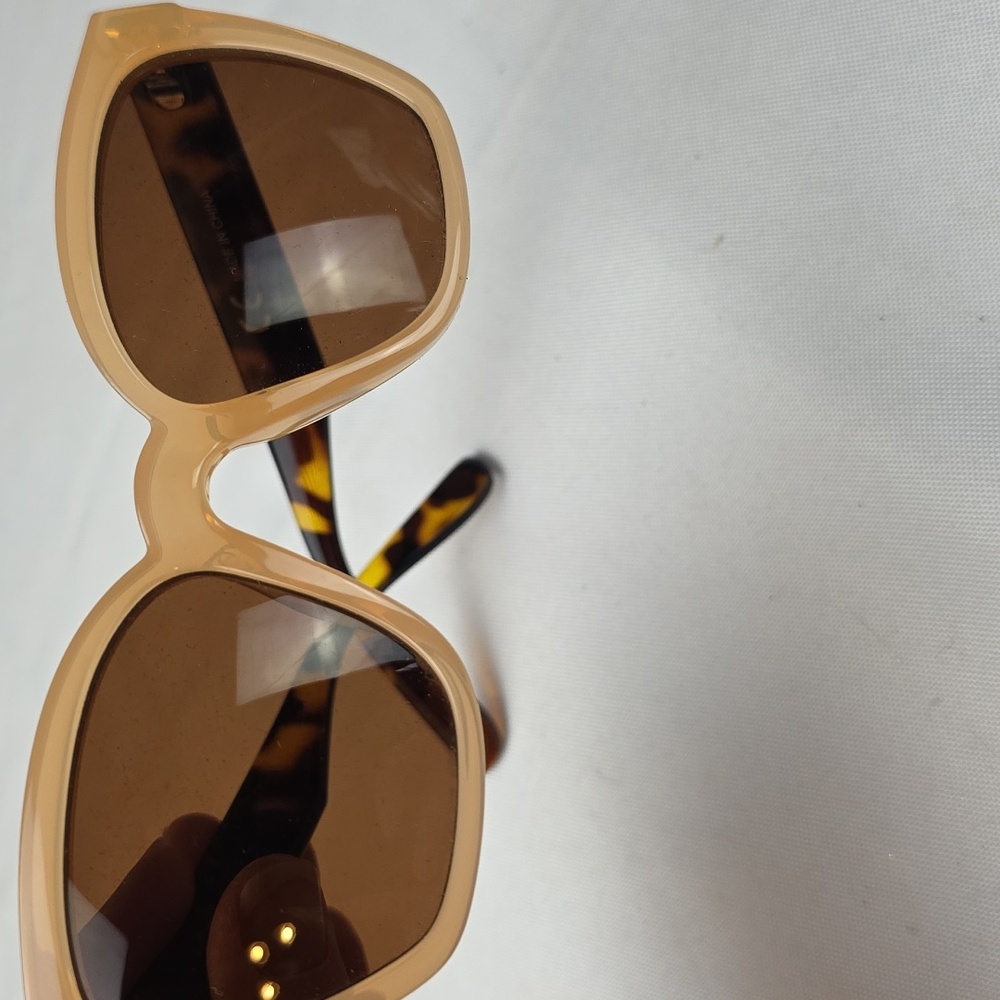 & Other Stories Womens Sunglasses Peachy/Tan Tortoise Brown Lens Black Pouch EUC - Picture 2 of 11